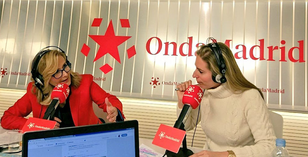 La periodista Mónica González Álvarez con Nieves Herrero en Onda Madrid